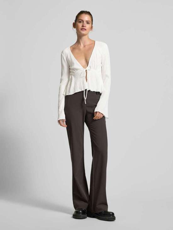 Блузка стандартного кроя с узлом