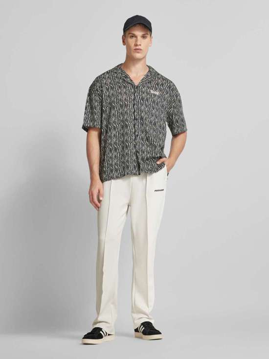 Спортивные брюки с эластичным поясом и вышивкой логотипа