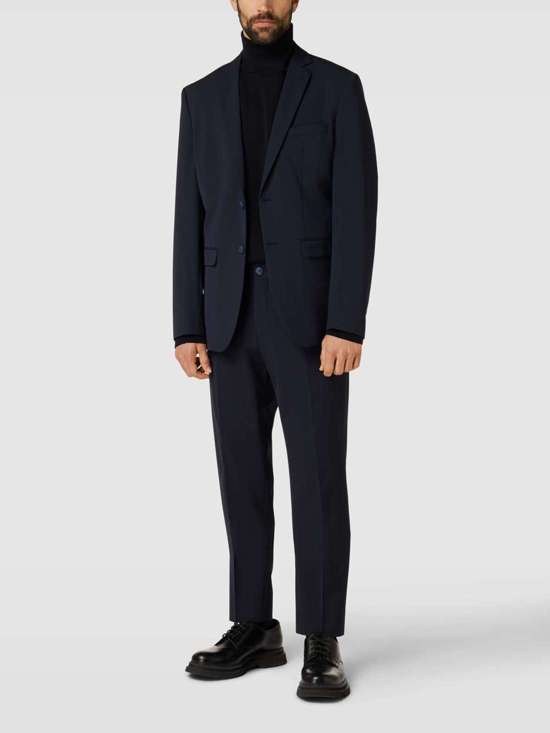 Куртка приталенного кроя на двух пуговицах с карманами с клапанами