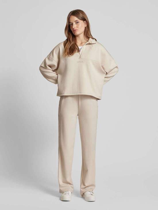 Толстовка с вышивкой этикеток