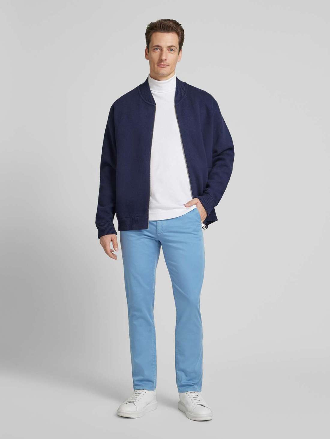 Узкие брюки чиносы с боковыми карманами