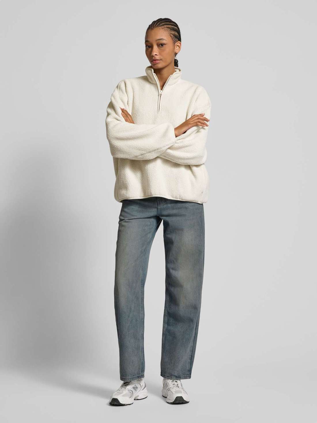 Толстовка оверсайз с воротником стойкой