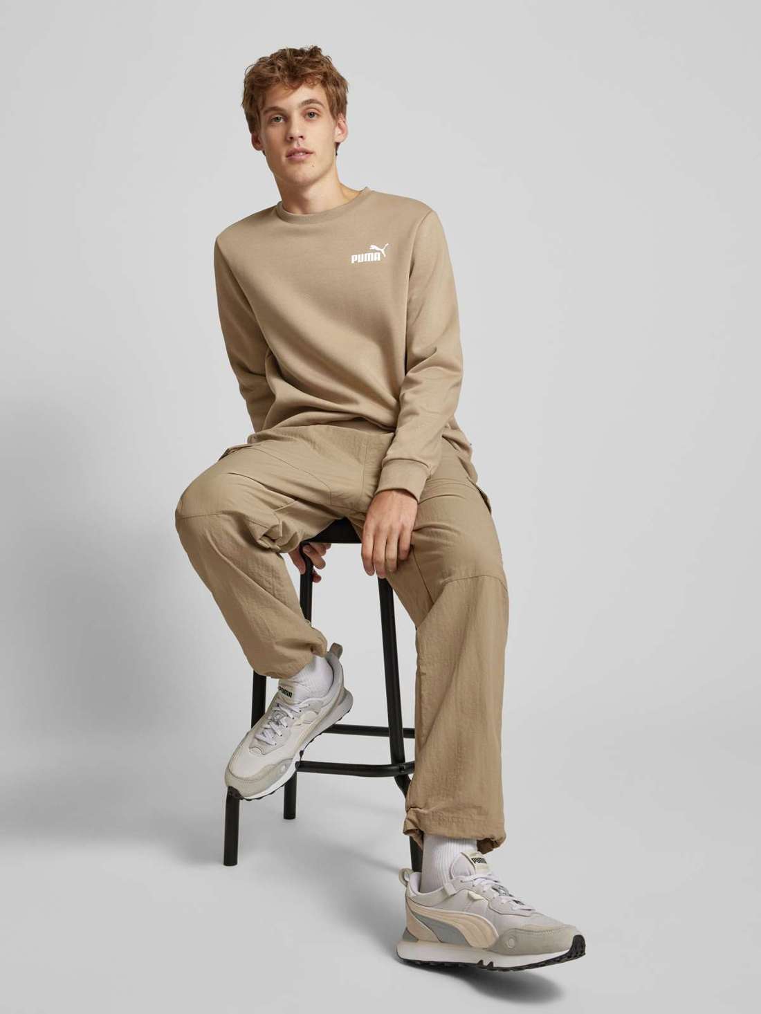 Толстовка с круглым вырезом