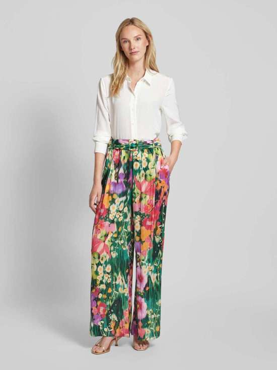 Шелковая блузка с отложным воротником