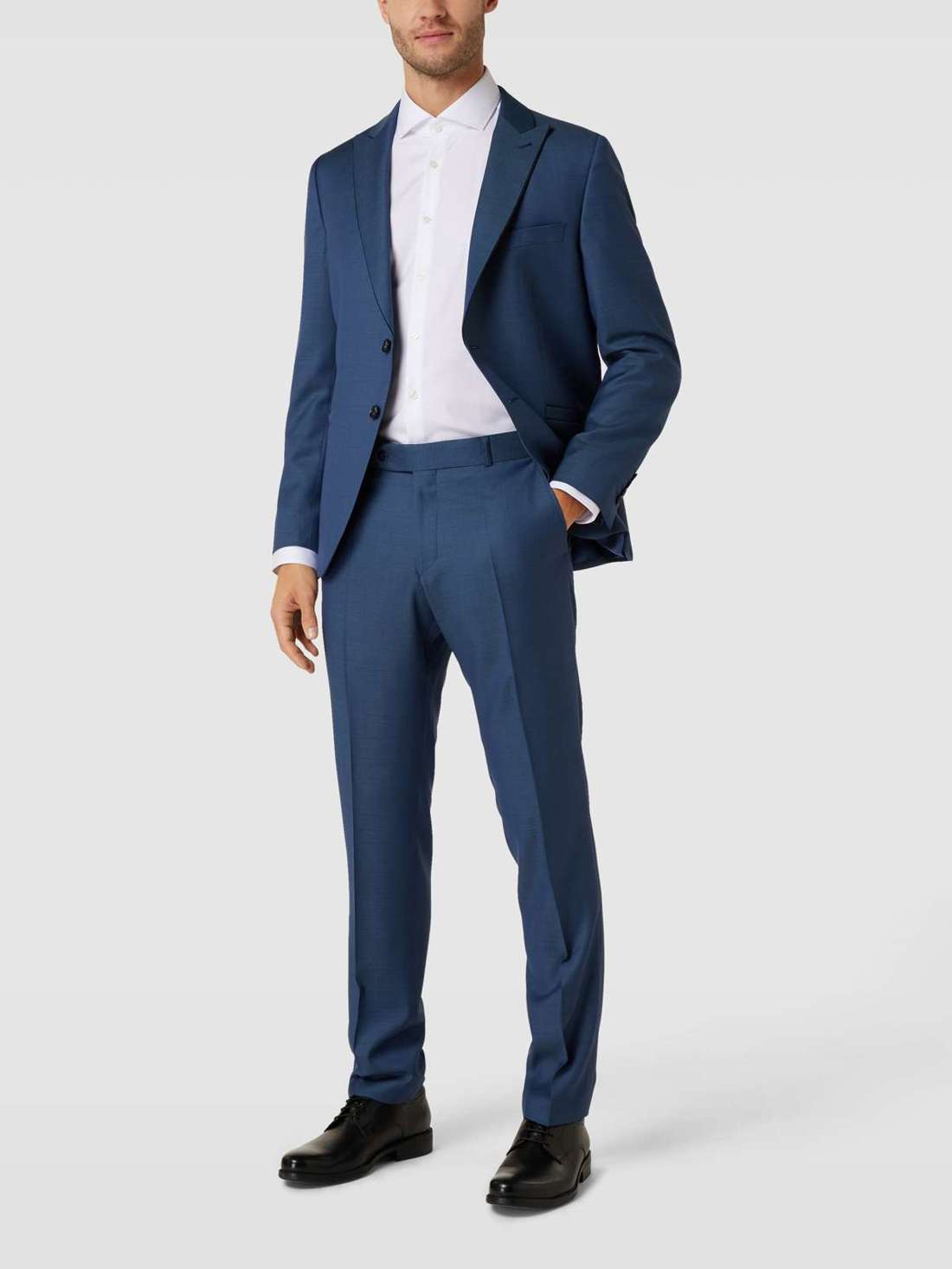 Брюки из ткани с запрессованными складками