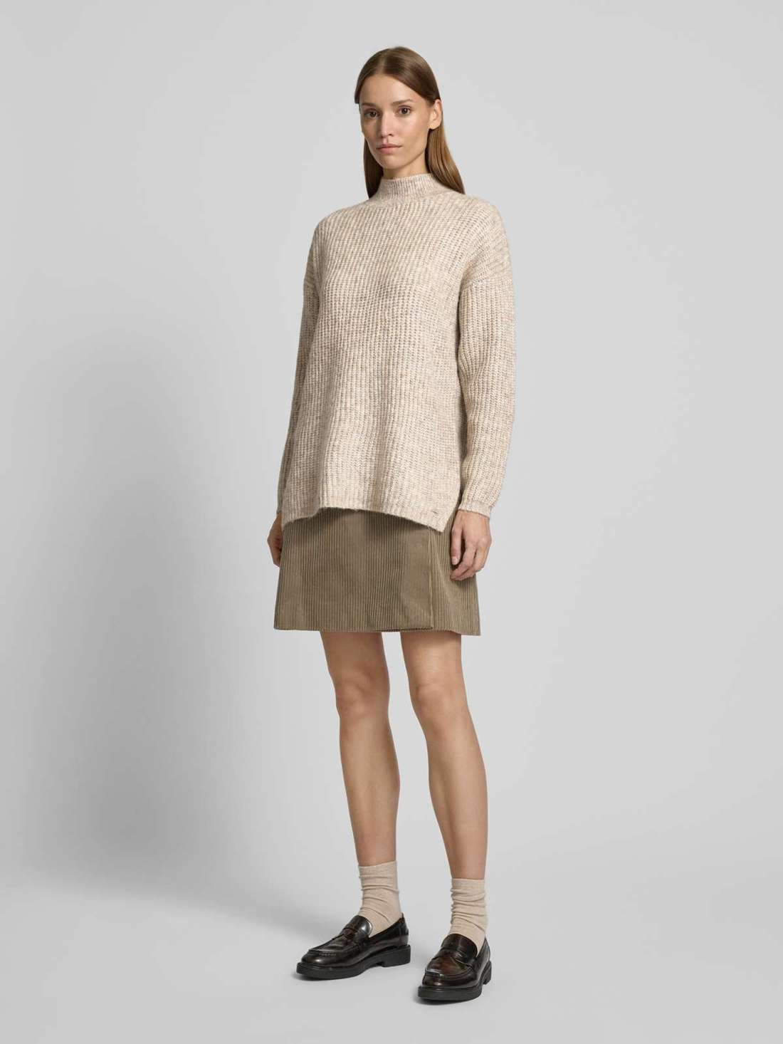 Вязаный свитер с воротником стойкой и содержанием шерсти