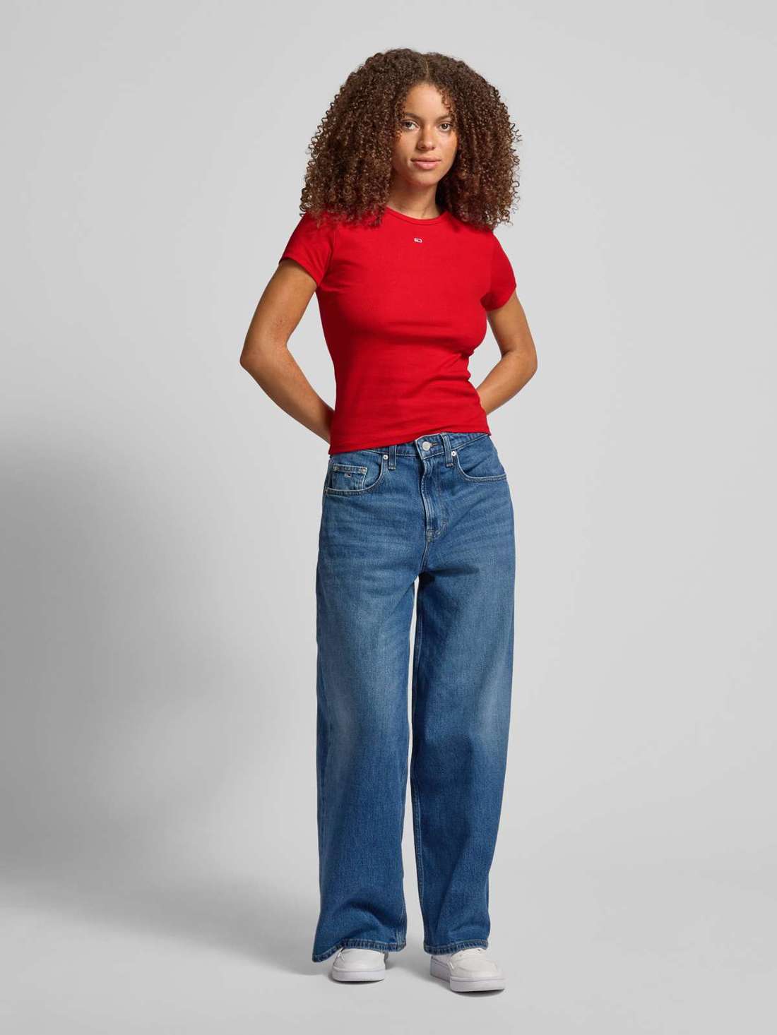 Футболка узкого кроя с вышитым логотипом ESSENTIAL