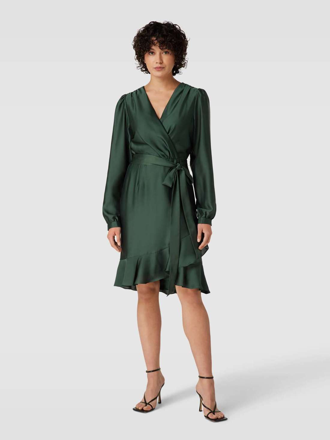 Коктейльное платье длиной до колена с поясом