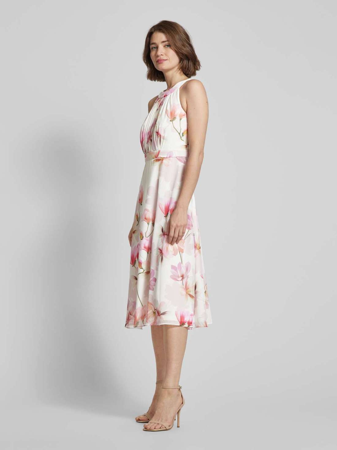 Коктейльное платье с цветочным узором