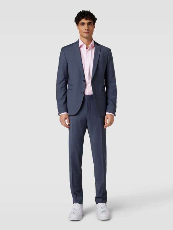 Деловая рубашка классического кроя из тонкого твила