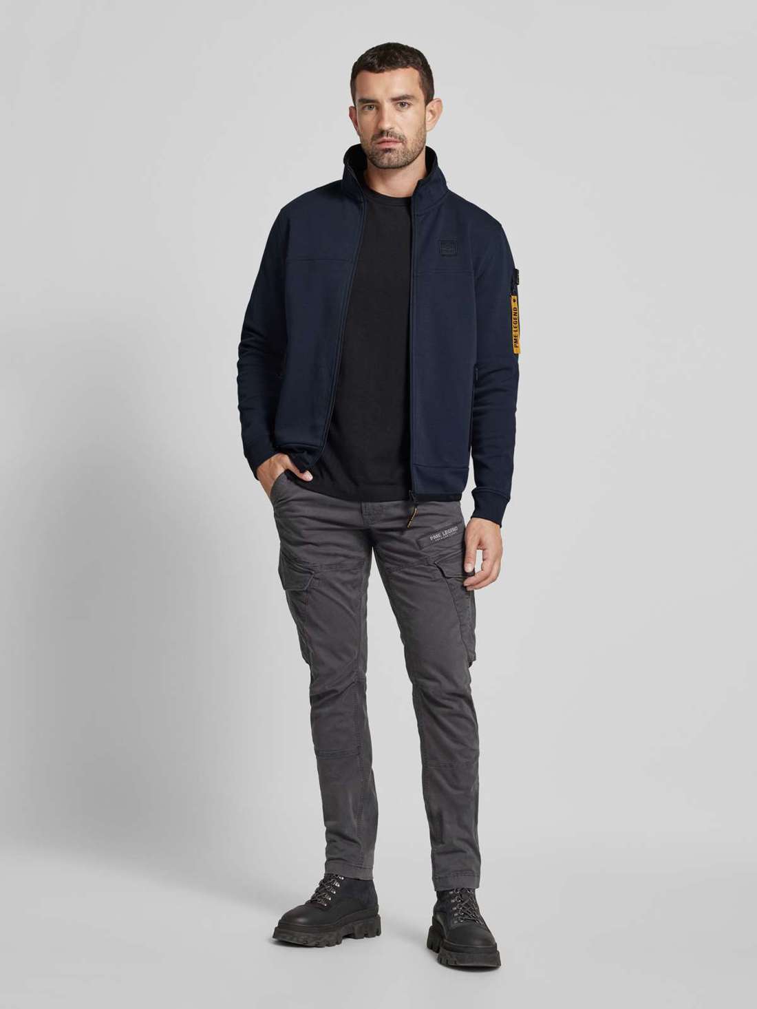 Толстовка с воротником стойкой