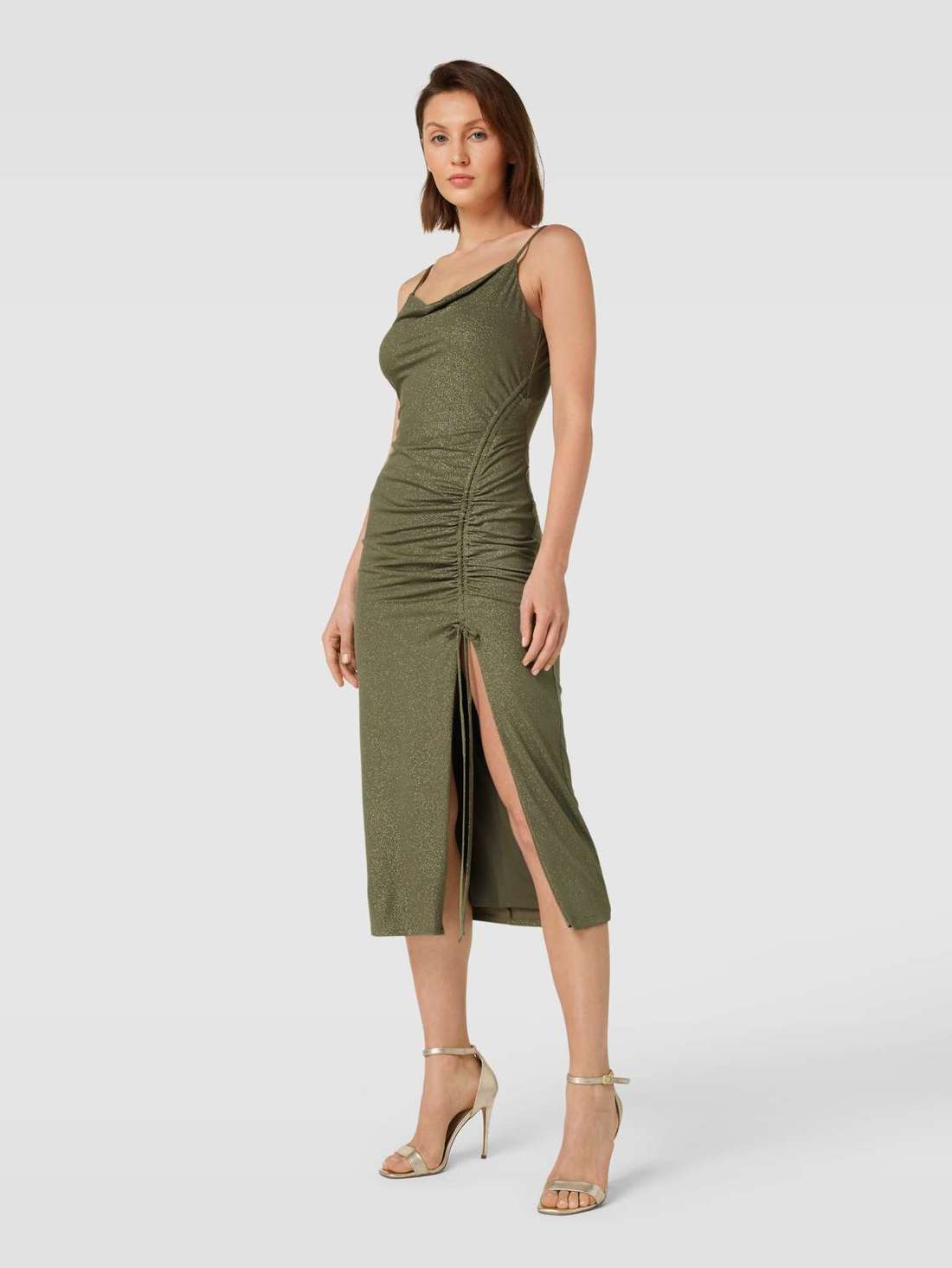 Коктейльное платье с воротником-хомутом