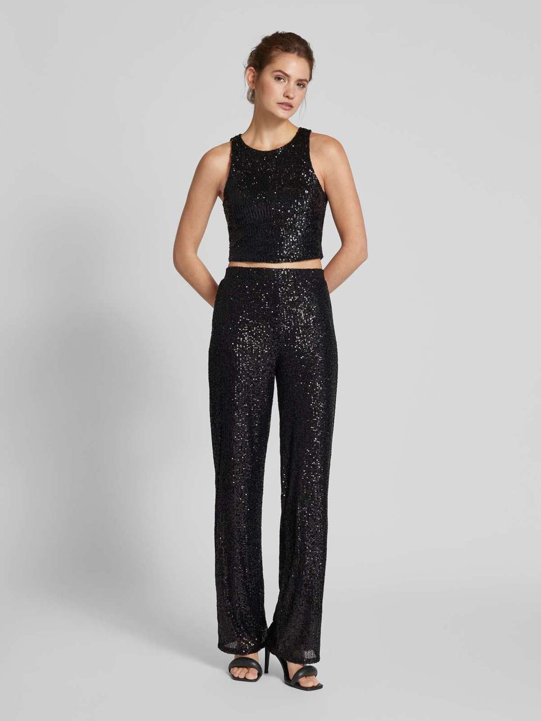 Укороченный топ приталенного кроя с пайетками ANA