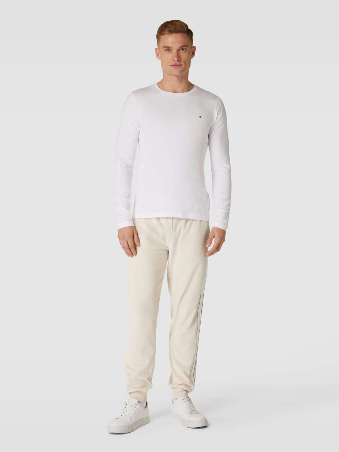 Спортивные штаны с этикеткой