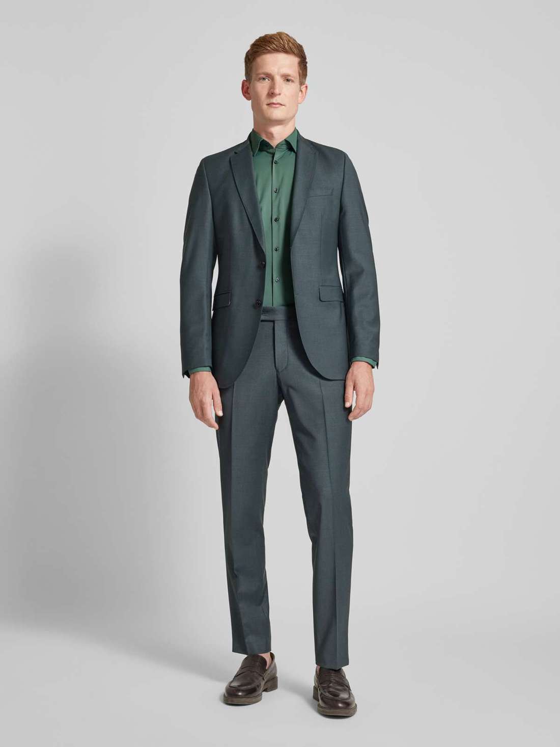 Деловая рубашка приталенного кроя с воротником «Кент»