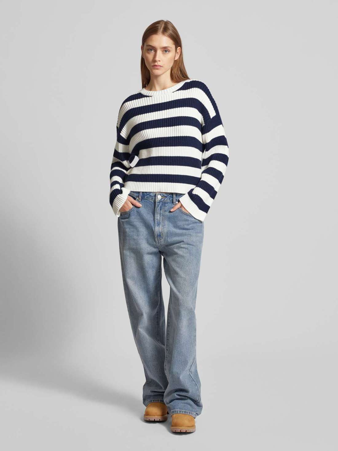 Вязаный свитер с круглым вырезом в рубчик