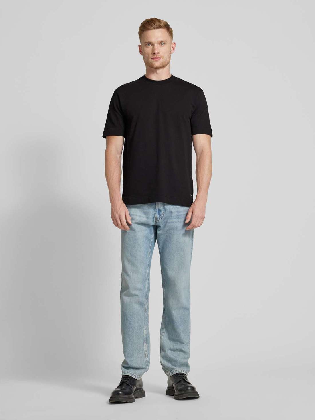 футболка с круглым вырезом