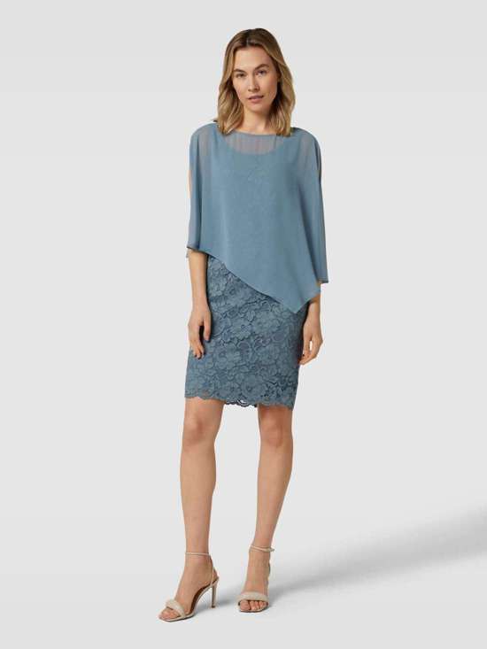 Двухслойное коктейльное платье длиной до колена