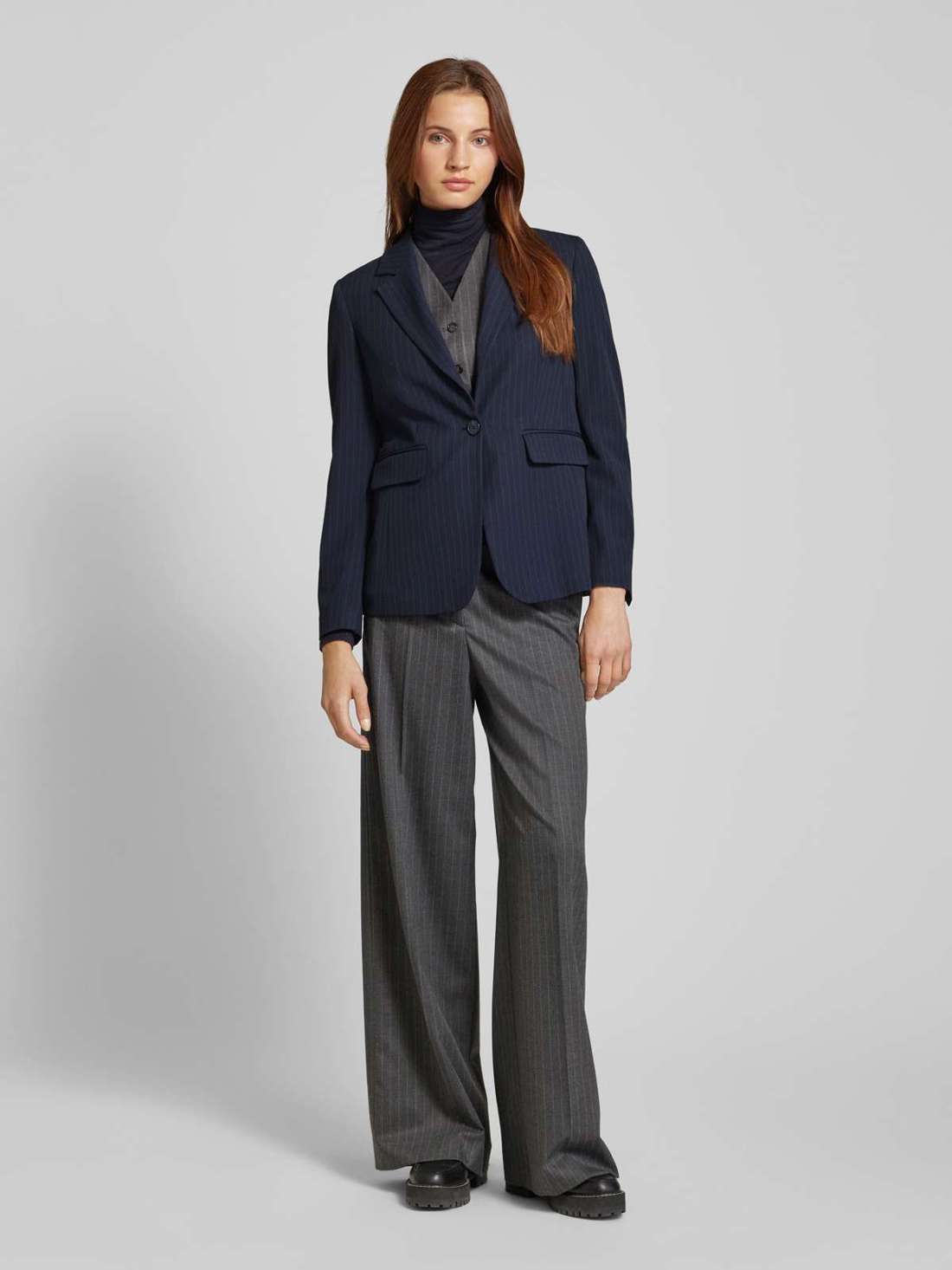 Блейзер с карманами с клапанами