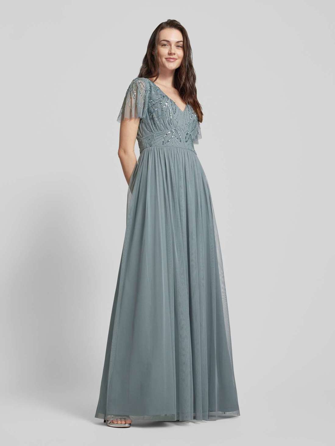 Вечернее платье с отделкой пайетками