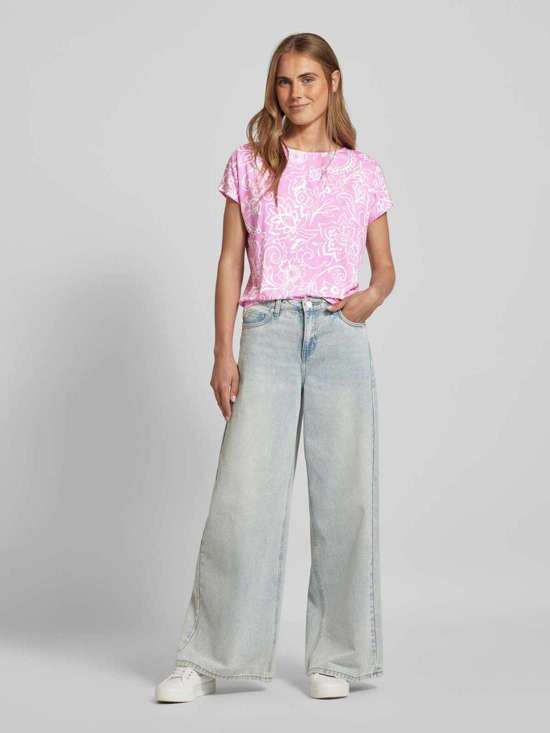 футболка с круглым вырезом