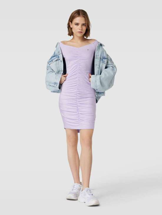 Мини-платье с вышивкой этикеток