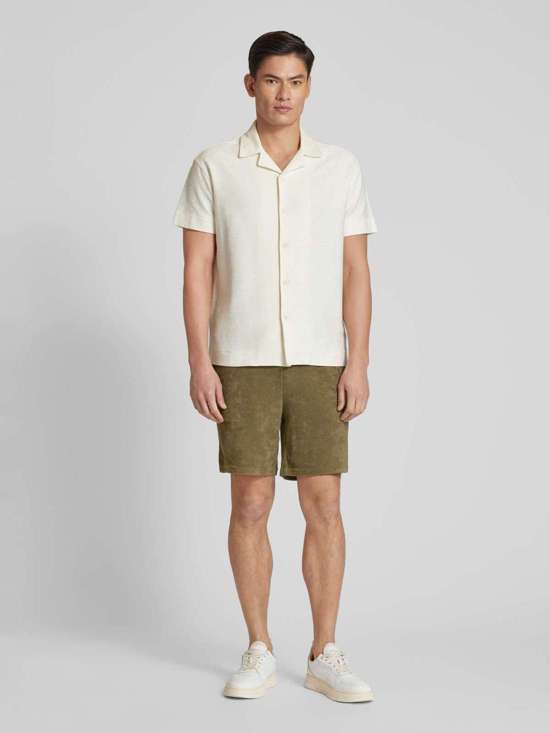 Спортивные шорты с боковыми карманами