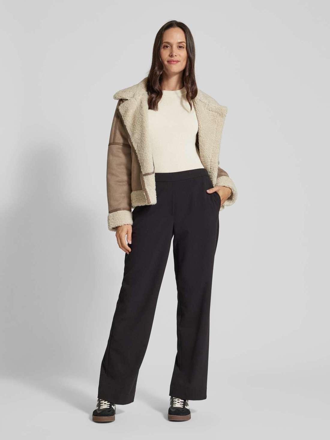 Вязаный свитер с круглым вырезом