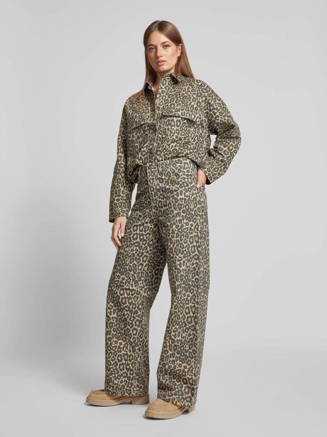 Блузка-рубашка оверсайз с нагрудными карманами