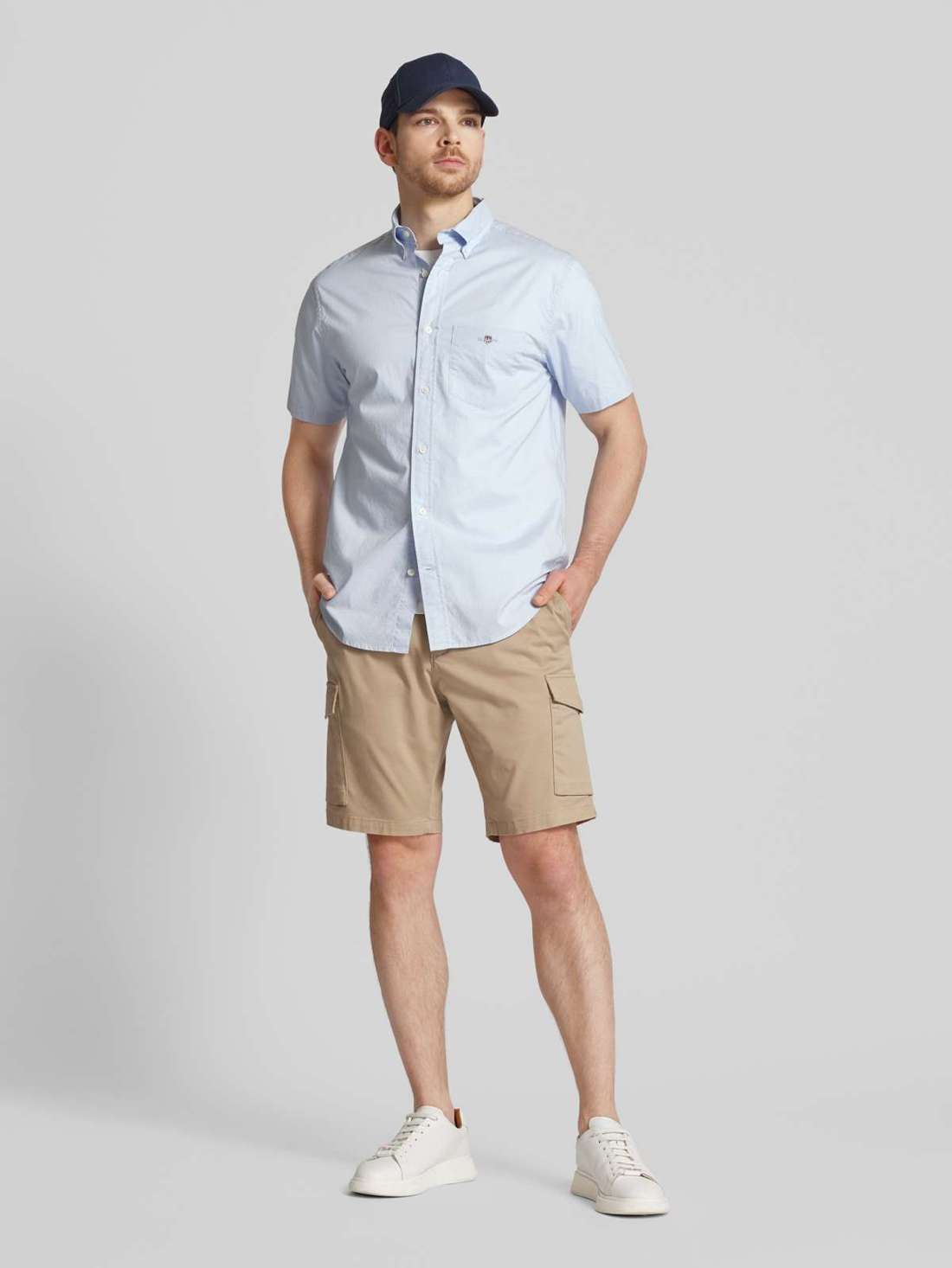 Повседневная рубашка с вышитой этикеткой