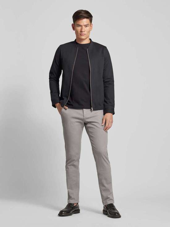 Брюки узкого кроя с задними карманами