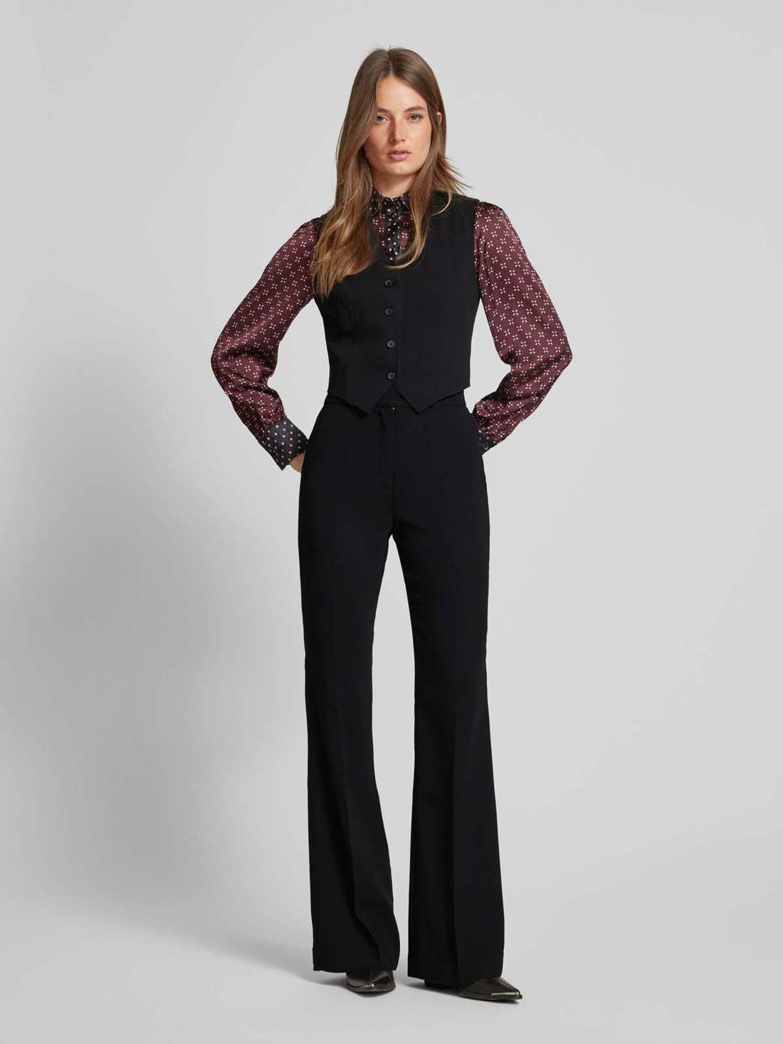 Расклешенные брюки из ткани с запрессованными складками IGUANA