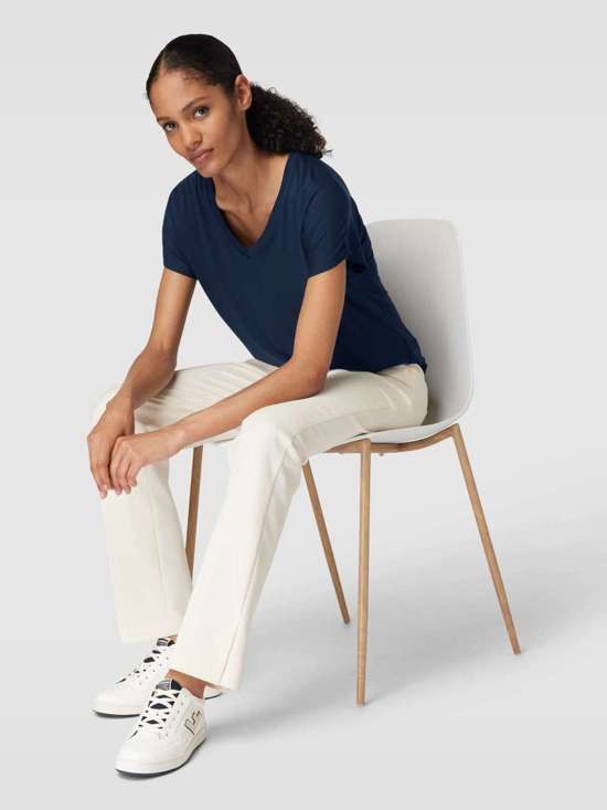 Футболка с этикеткой Marcia