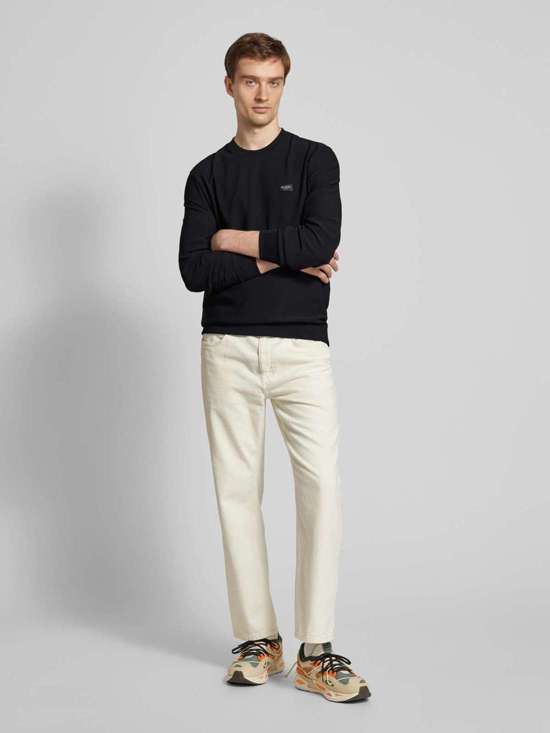 Толстовка со значком-лейблом