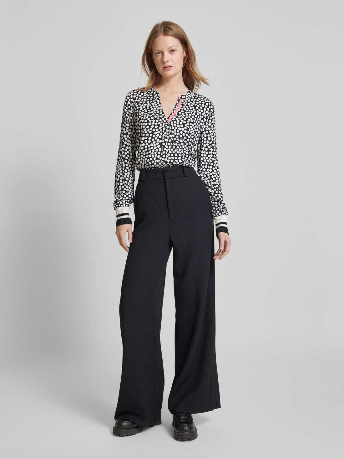 Блузка классического кроя с воротником-туникой