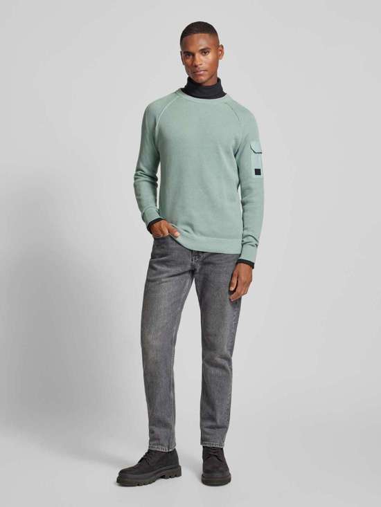 Вязаный свитер с ребристыми манжетами