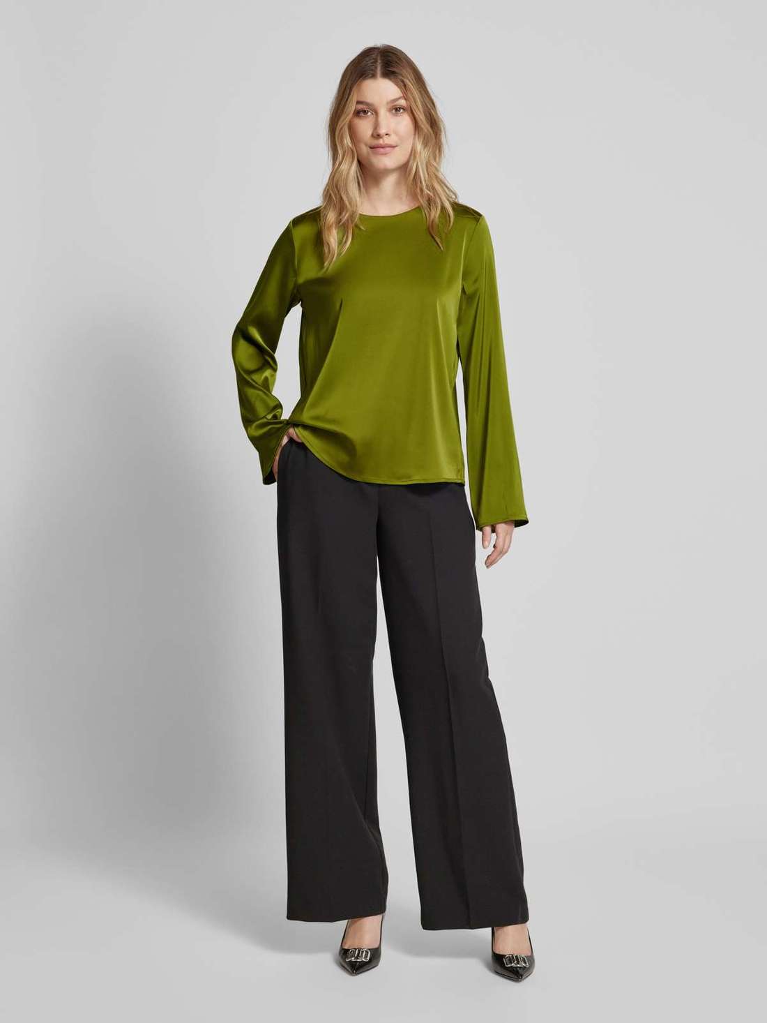 Блуза свободного кроя с круглым вырезом