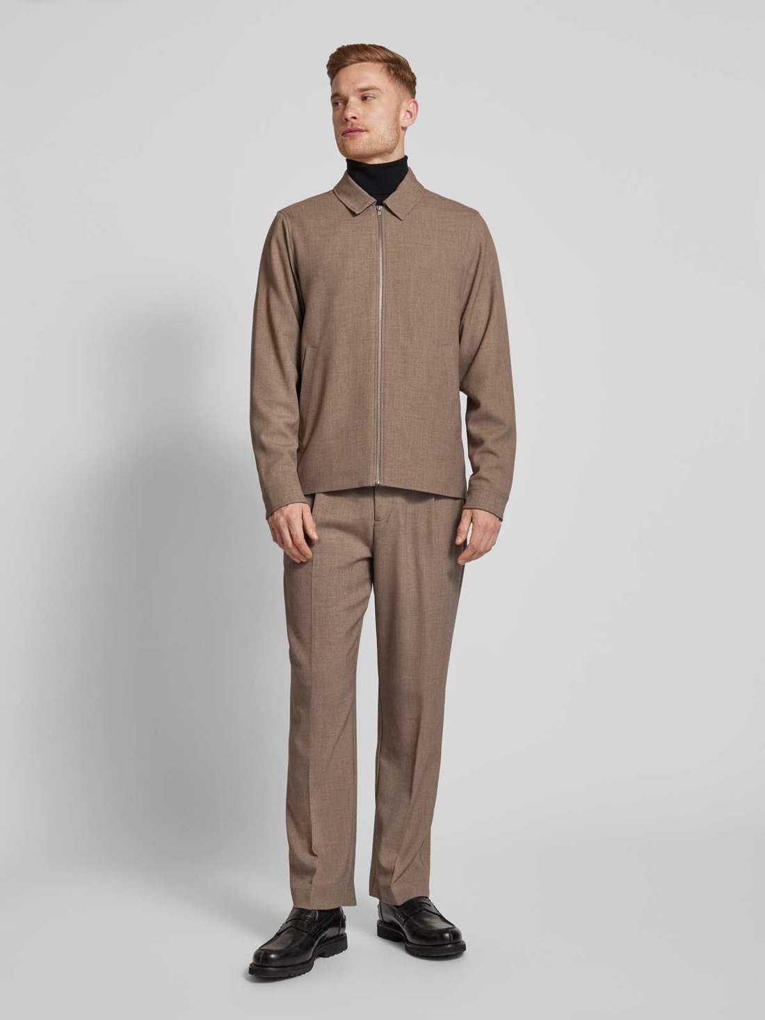 Костюмные брюки с окантовочными карманами сзади Cahsy