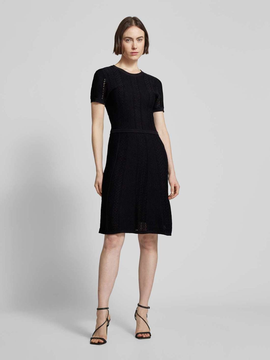 Трикотажное платье длиной до колена со структурированным узором