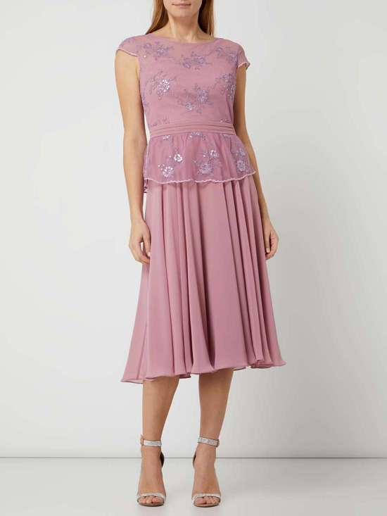 Коктейльное платье с цветочной вышивкой