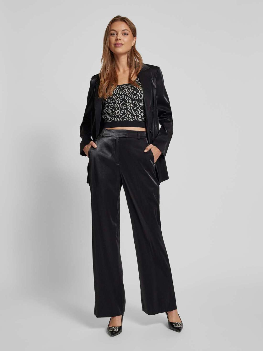 Топ из смесовой вискозы на широких бретелях