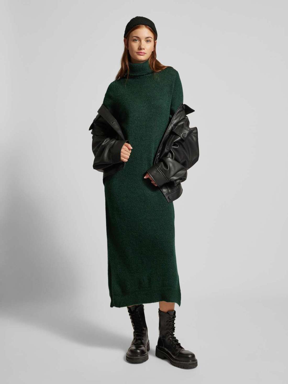 Трикотажное платье свободного кроя с водолазкой и разрезами по бокам JULIANA