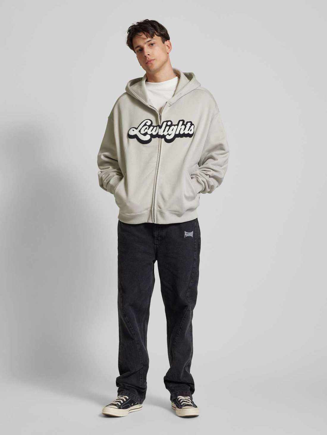 Толстовка с этикеткой TRENDY