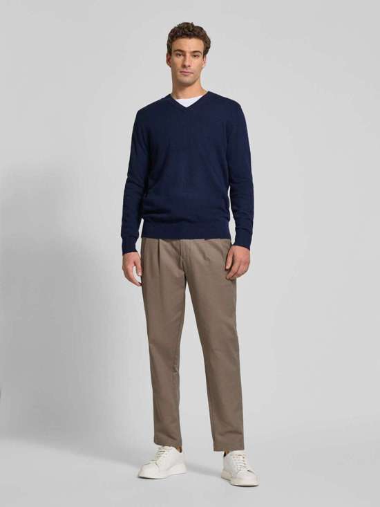 Шерстяной свитер с V-образным вырезом и кашемировым наполнением