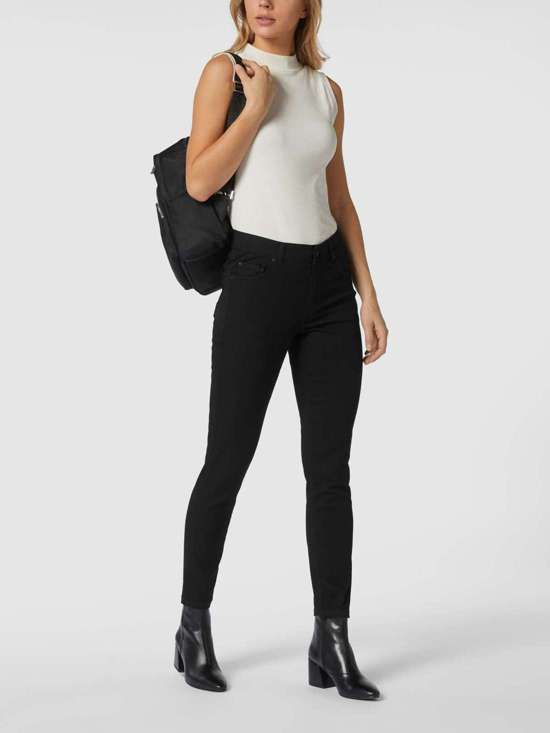 Джинсы скинни с нашивкой-лейблом