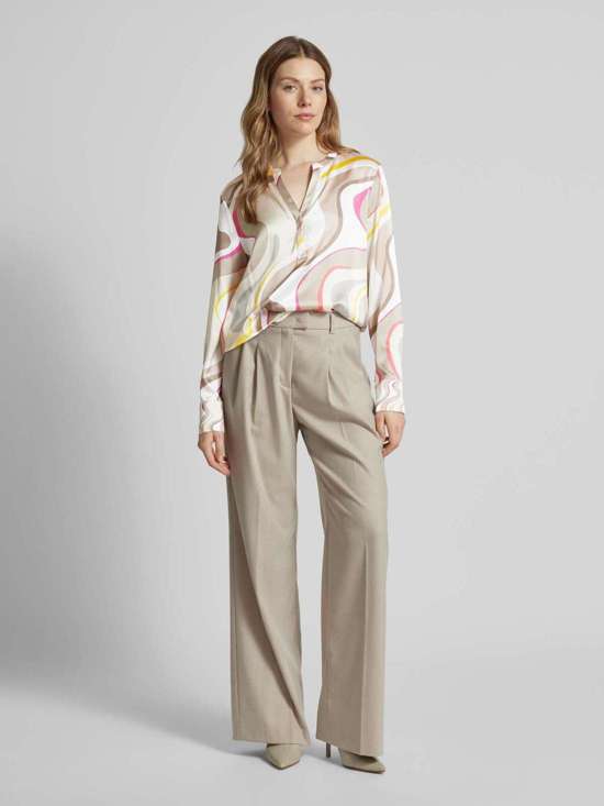 блузка с V-образным вырезом