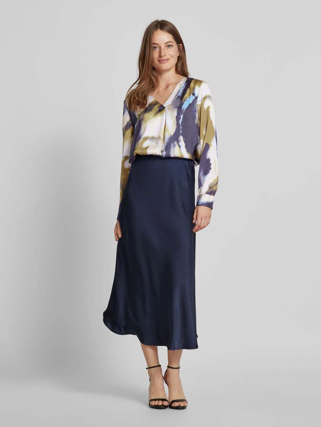 Блуза-рубашка из вискозы с V-образным вырезом