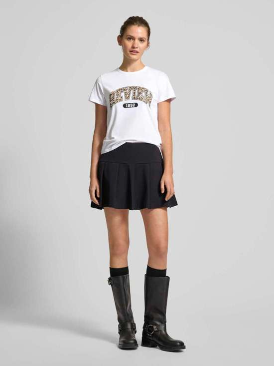 Футболка с логотипом