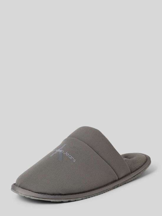 Тапочки с принтом этикетки HOTEL