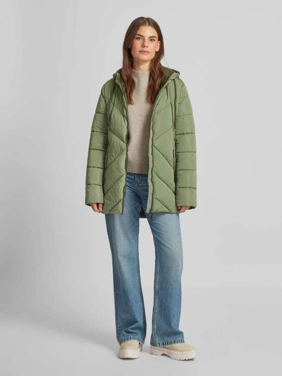 Стеганая куртка с карманами на молнии